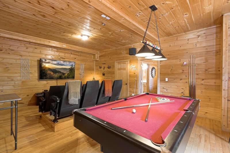 Movie Theater Hot Tub View Mountain Escape Villa Gatlinburg Exterior photo