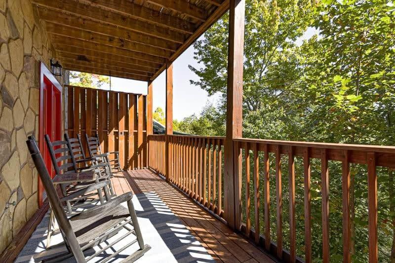 Movie Theater Hot Tub View Mountain Escape Villa Gatlinburg Exterior photo