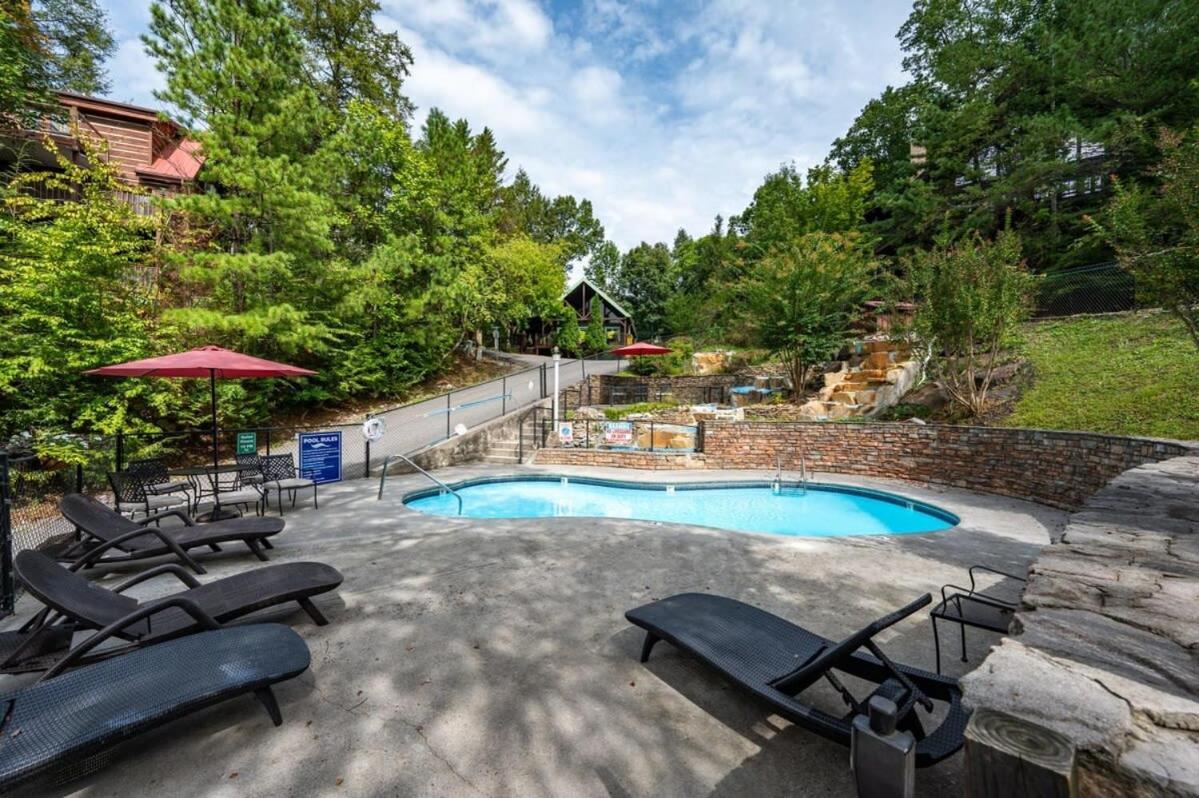 Movie Theater Hot Tub View Mountain Escape Villa Gatlinburg Exterior photo