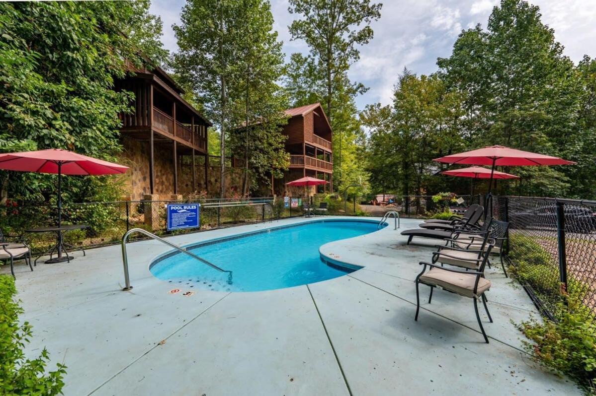 Movie Theater Hot Tub View Mountain Escape Villa Gatlinburg Exterior photo