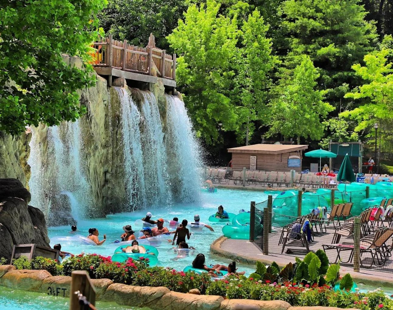 Movie Theater Hot Tub View Mountain Escape Villa Gatlinburg Exterior photo